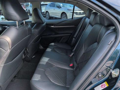 Used 2018 Toyota Camry XLE FWD image 13