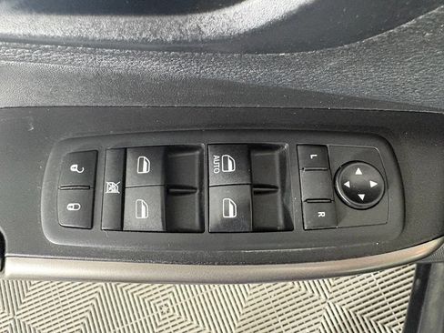 Used 2020 Jeep Cherokee Latitude FWD image 17
