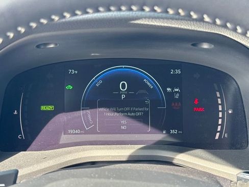 Used 2025 Toyota Camry SE image 16