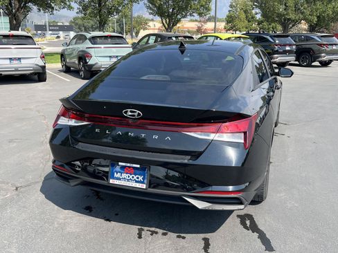 Used 2022 Hyundai Elantra SEL w/ Convenience Package FWD image 8