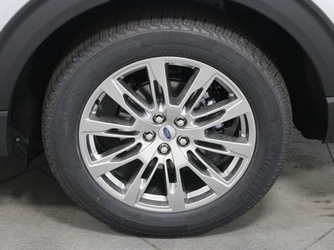 New 2026 Ford Explorer Platinum image 17