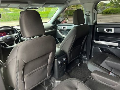 Used 2022 Ford Explorer XLT AWD/4WD image 26