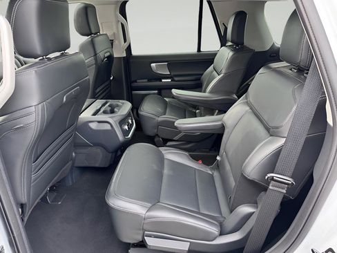 Used 2025 Ford Expedition Platinum image 38