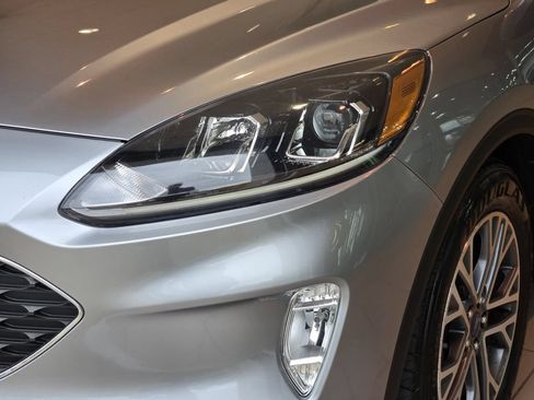 Used 2021 Ford Escape SEL w/ Technology Package FWD image 8