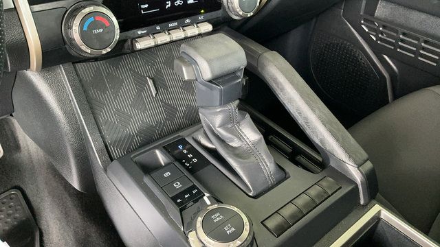 Used 2024 Toyota Tacoma SR5 AWD/4WD image 18