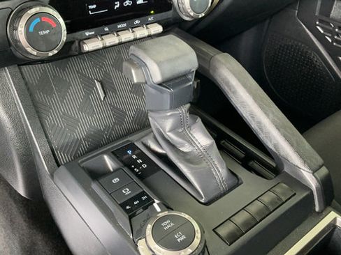 Used 2024 Toyota Tacoma SR5 AWD/4WD image 18