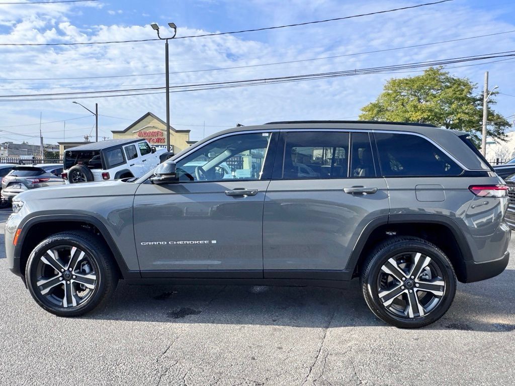 New 2027 Jeep Grand Cherokee Limited AWD/4WD image 4