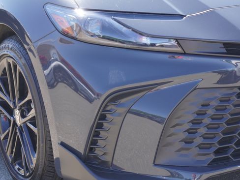 Used 2025 Toyota Camry SE FWD image 3