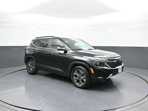 Certified 2024 Kia Seltos S AWD/4WD image 4