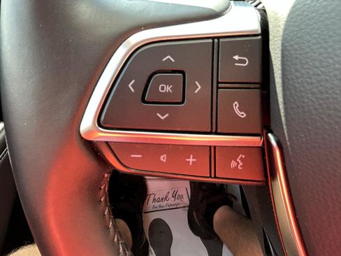 Used 2021 Toyota Highlander XLE AWD/4WD image 20