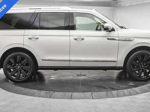 Used 2022 Lincoln Navigator Reserve image 12