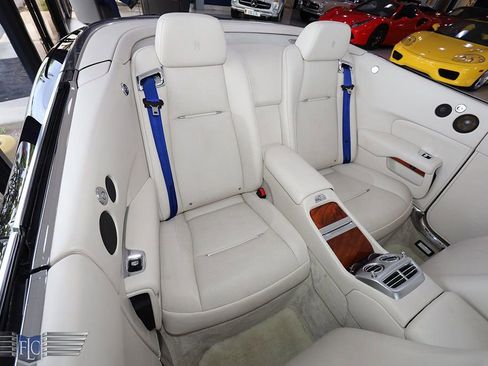 Used 2016 Rolls-Royce Dawn RWD image 17