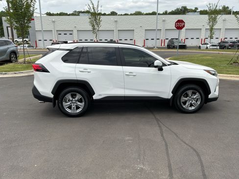 Used 2025 Toyota RAV4 LE AWD/4WD image 11