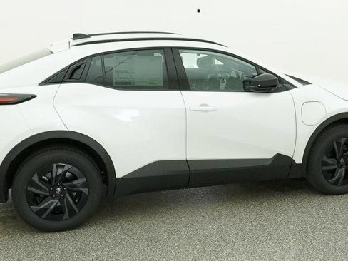 Used 2026 Toyota C-HR AWD/4WD image 22