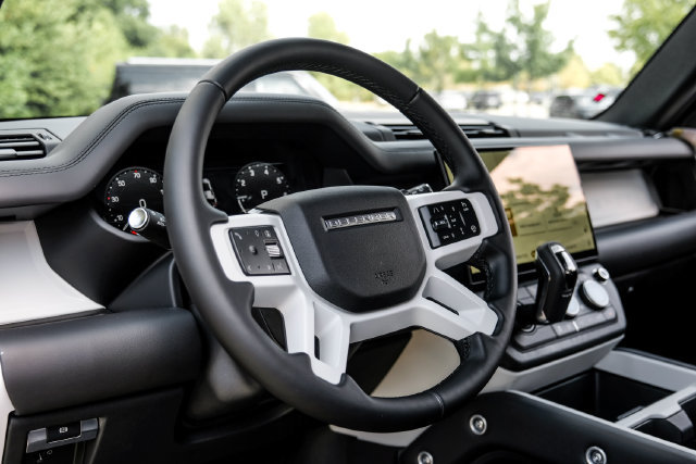 New 2026 Land Rover Defender 110 X-Dynamic SE AWD/4WD image 16