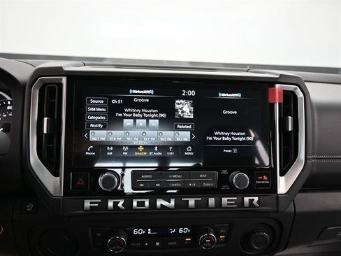 Used 2025 Nissan Frontier SL image 9