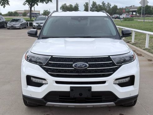 Used 2022 Ford Explorer XLT w/ Equipment Group 202A image 2