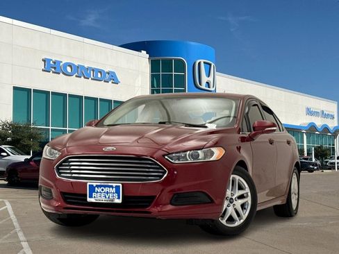 Used 2015 Ford Fusion SE image 1