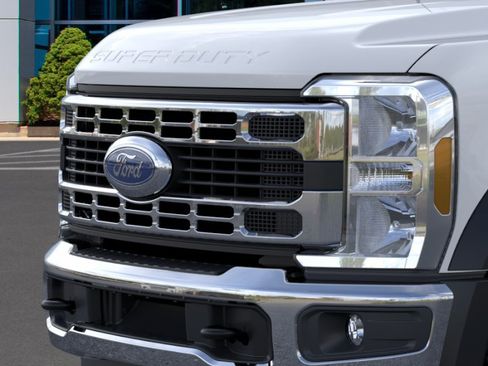 New 2025 Ford F550 4x4 Regular Cab Super Duty w/ XL Chrome Package image 17