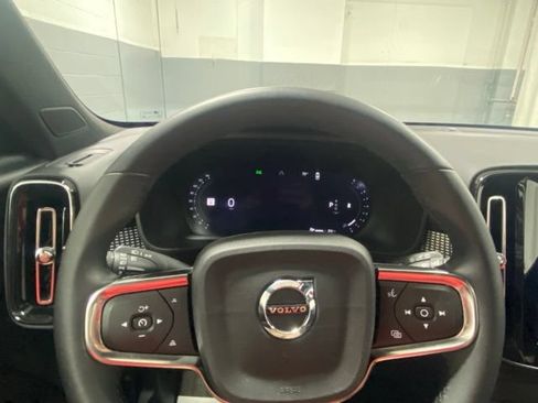 Certified 2025 Volvo XC40 B5 Plus AWD/4WD image 15
