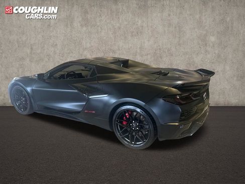 Used 2025 Chevrolet Corvette Z06 w/ Stealth Interior Trim Package RWD image 4