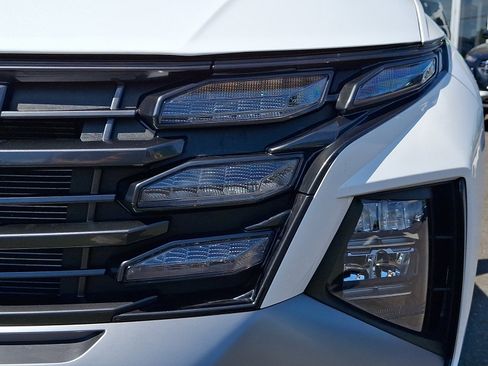 Used 2025 Hyundai Tucson SE AWD/4WD image 9