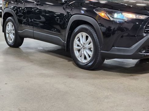 Used 2023 Toyota Corolla Cross LE image 17