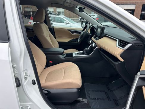 Certified 2022 Toyota RAV4 XLE AWD/4WD image 29