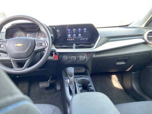 Used 2024 Chevrolet Trax LS w/ LS Convenience Package image 14