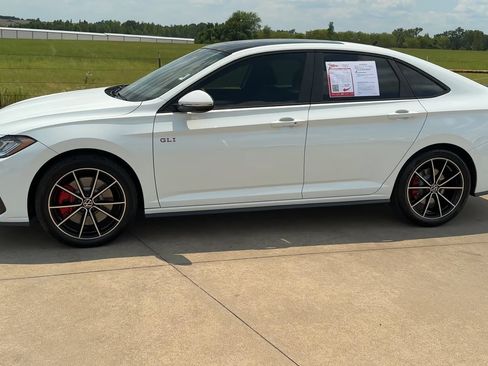 Used 2025 Volkswagen Jetta GLI Autobahn FWD image 4
