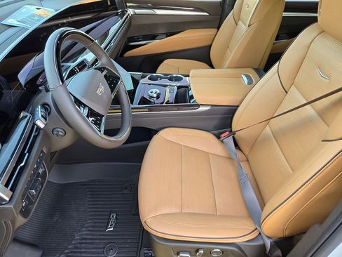 New 2026 Cadillac Escalade ESV Luxury image 11