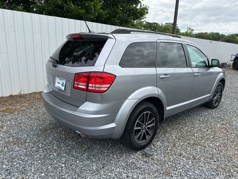 Used 2018 Dodge Journey SE w/ Connectivity Group FWD image 4