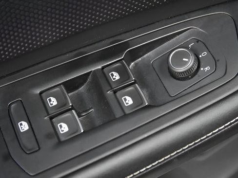 Used 2024 Volkswagen Atlas SE image 17