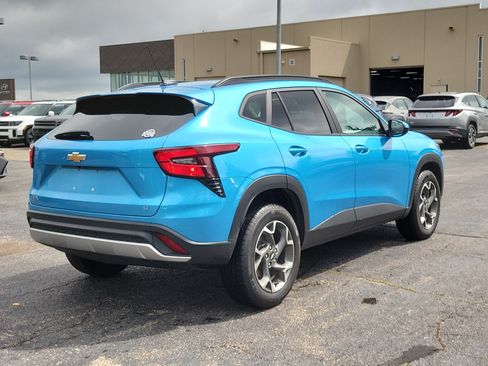 Used 2025 Chevrolet Trax LT FWD image 4