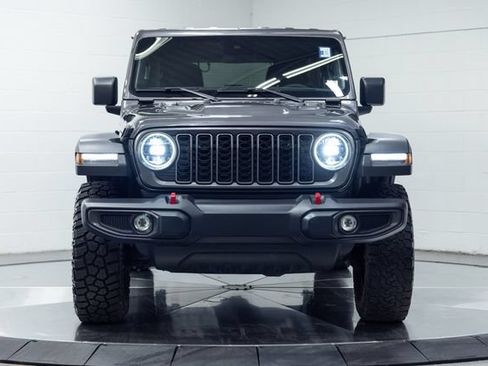 Used 2025 Jeep Wrangler Unlimited Rubicon AWD/4WD image 5