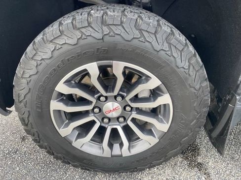 Used 2021 GMC Sierra 1500 AT4 w/ Technology Package AWD/4WD image 12