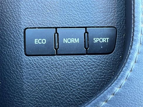 Used 2014 Toyota Avalon Limited image 30