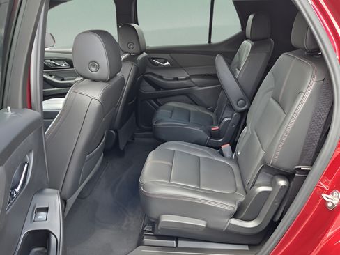 Used 2023 Chevrolet Traverse RS FWD image 10