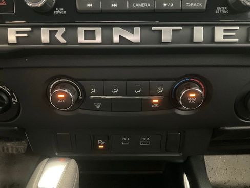 Used 2025 Nissan Frontier SV image 23