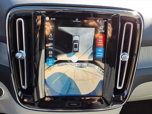 New 2026 Volvo XC40 B5 Ultra w/ Protection Package Premier image 19