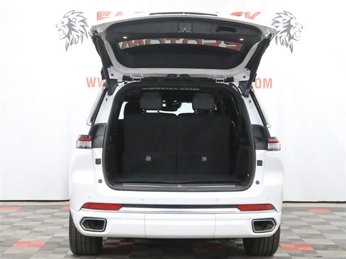 Used 2023 Jeep Grand Cherokee L Summit AWD/4WD image 6