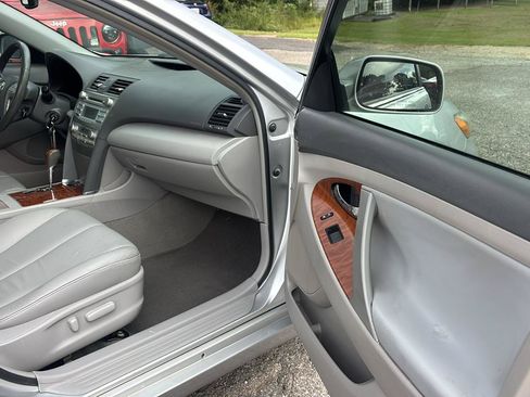 Used 2009 Toyota Camry XLE FWD image 14