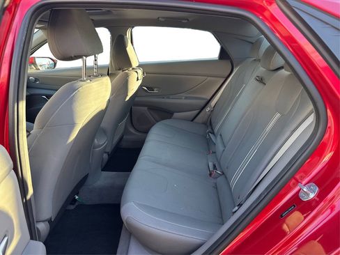 Used 2022 Hyundai Elantra SEL w/ Convenience + Premium Package image 10