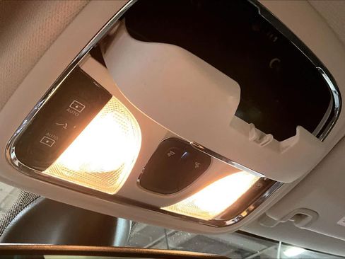 Used 2020 Jeep Cherokee Limited image 34