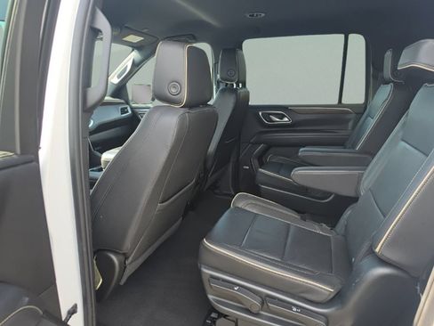 Used 2023 Chevrolet Suburban Premier AWD/4WD image 28