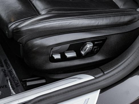 Used 2021 BMW 750i xDrive image 36