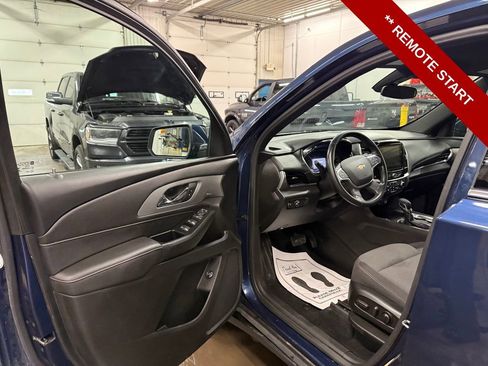 Used 2022 Chevrolet Traverse LT image 11