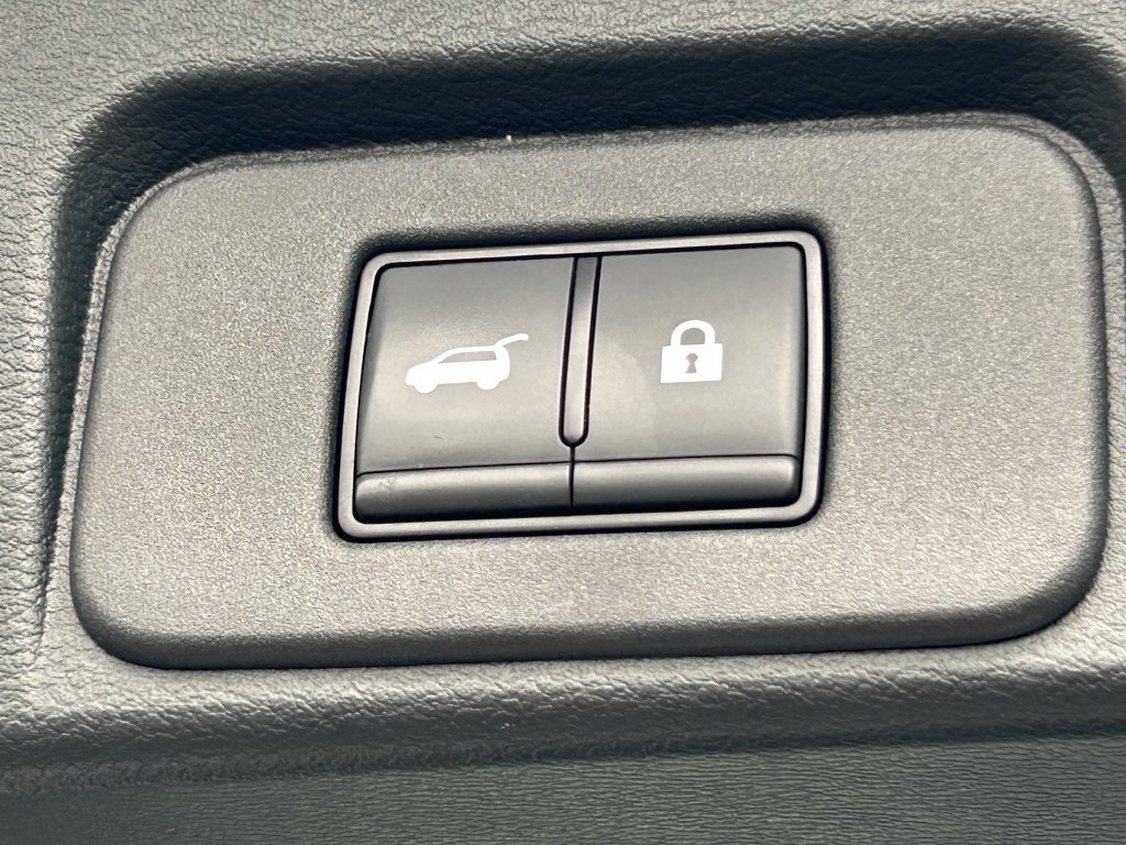 Used 2025 Nissan Rogue SV AWD/4WD image 32
