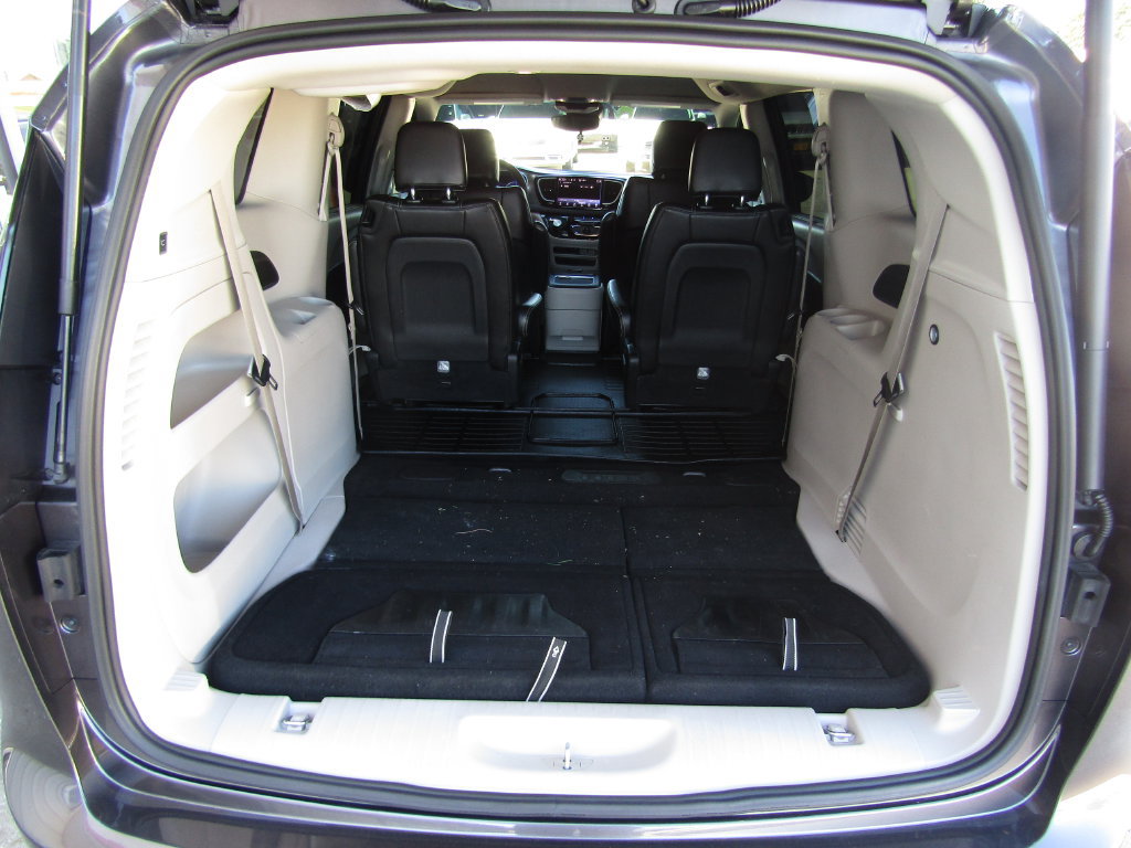 Used 2023 Chrysler Pacifica Touring-L FWD image 34