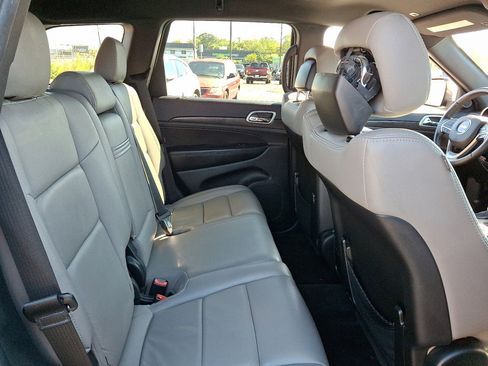 Used 2018 Jeep Grand Cherokee Laredo image 15